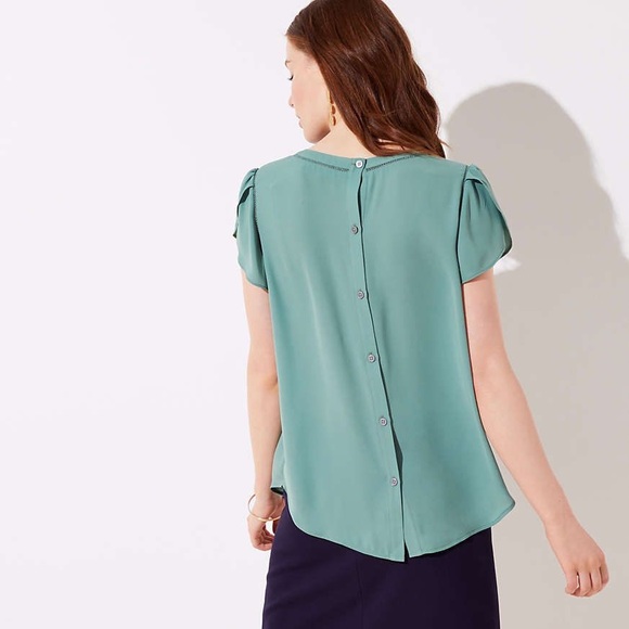 LOFT Tops - ✨Host Pick✨Loft Cutout Button Back Blouse Size XS